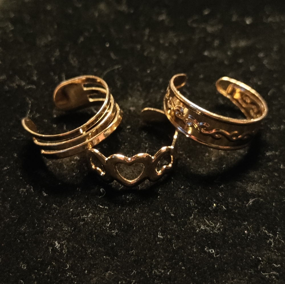 NEW SHEIN Gold-Tone Heart Ring Trio
